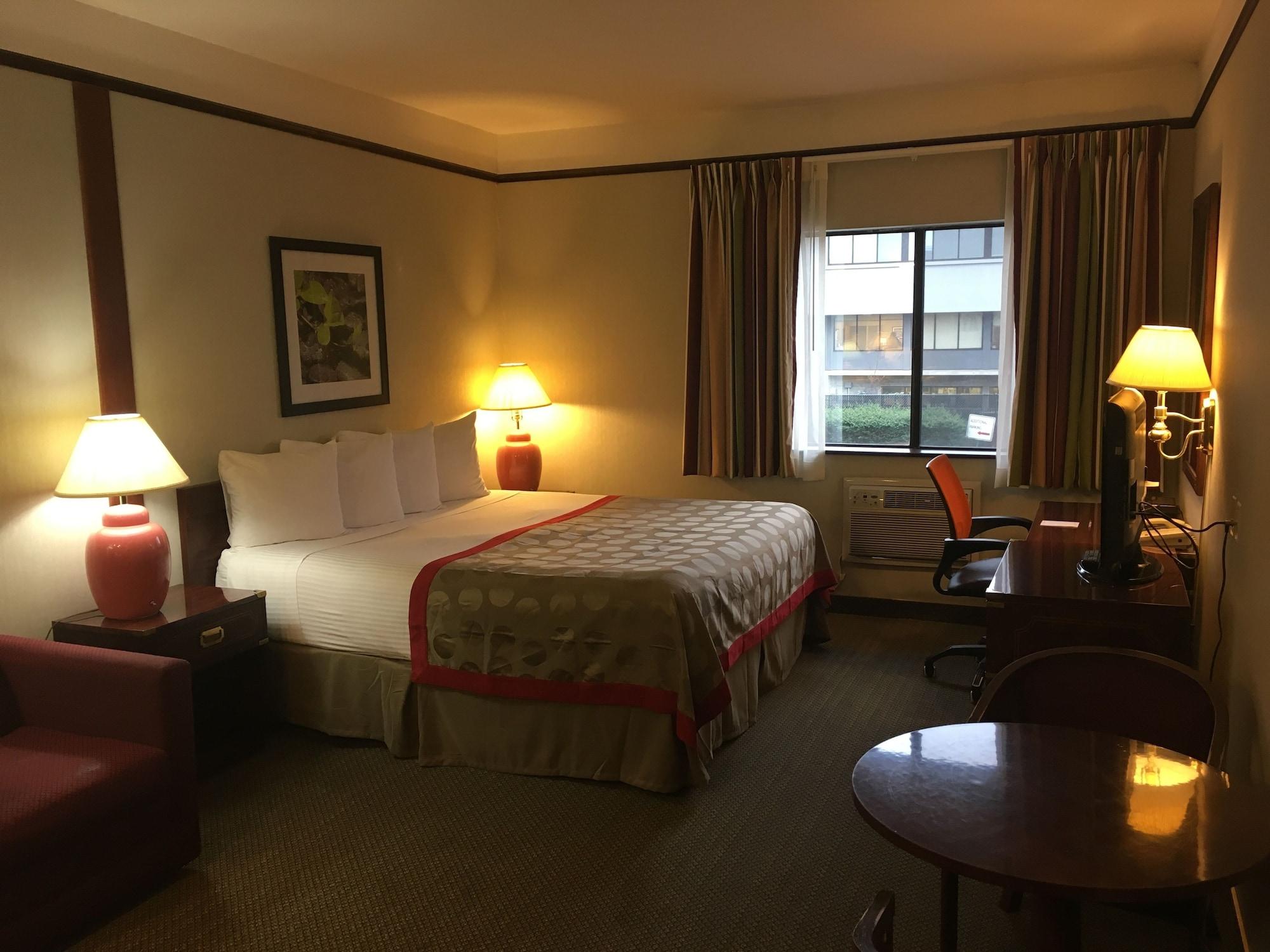 Hotel Ramada By Wyndham Portland Airport Exterior foto