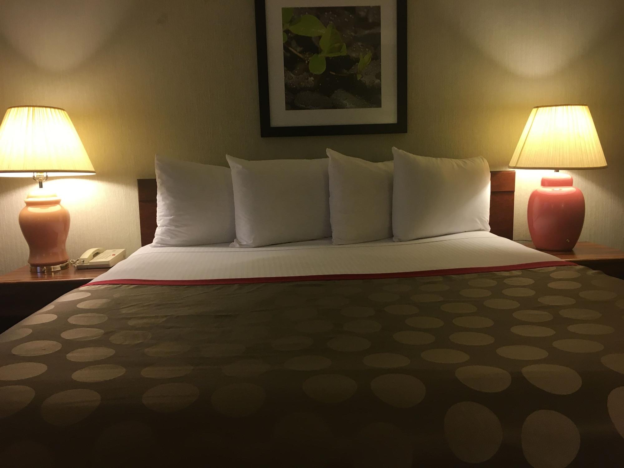 Hotel Ramada By Wyndham Portland Airport Exterior foto
