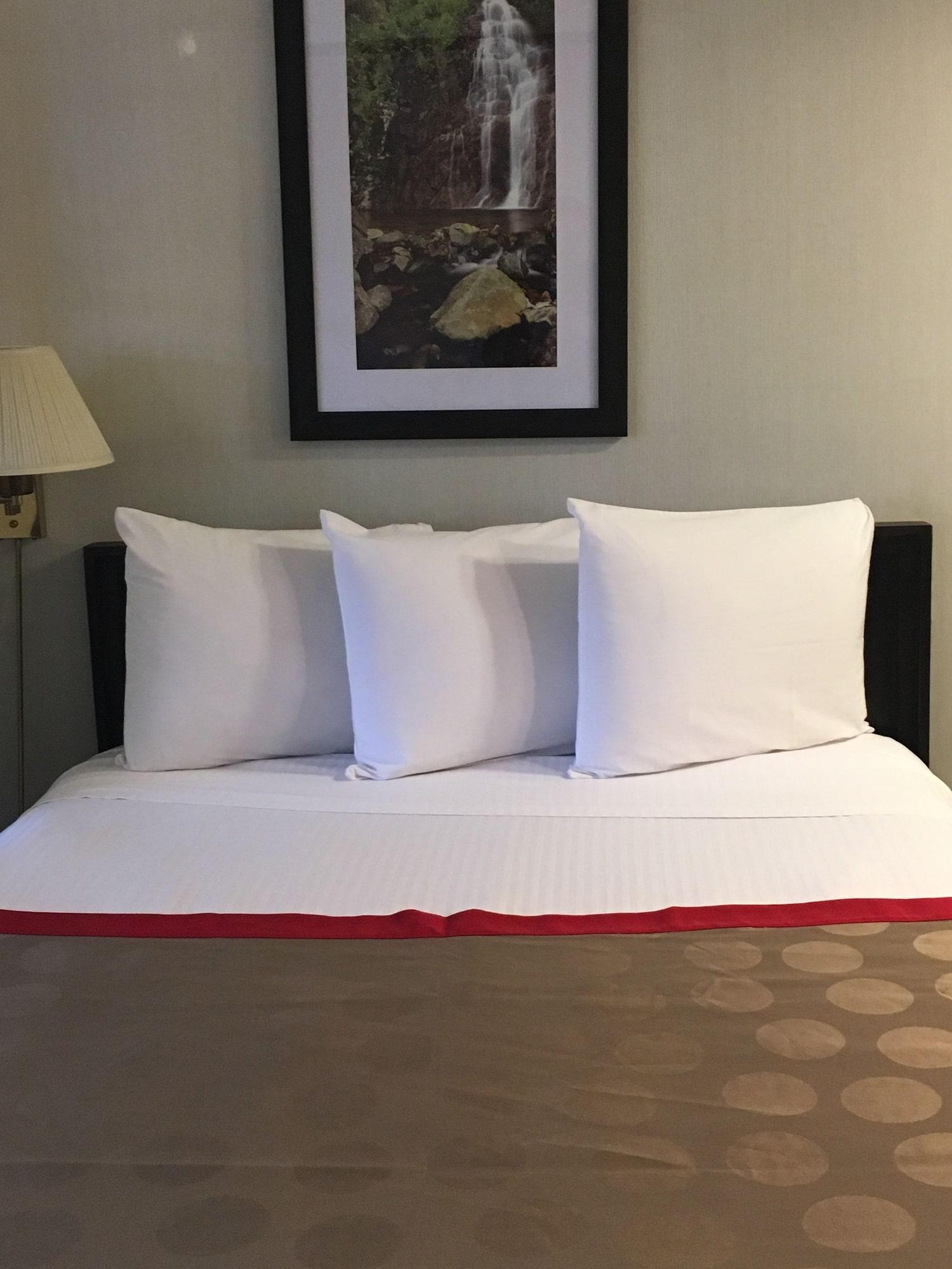 Hotel Ramada By Wyndham Portland Airport Exterior foto