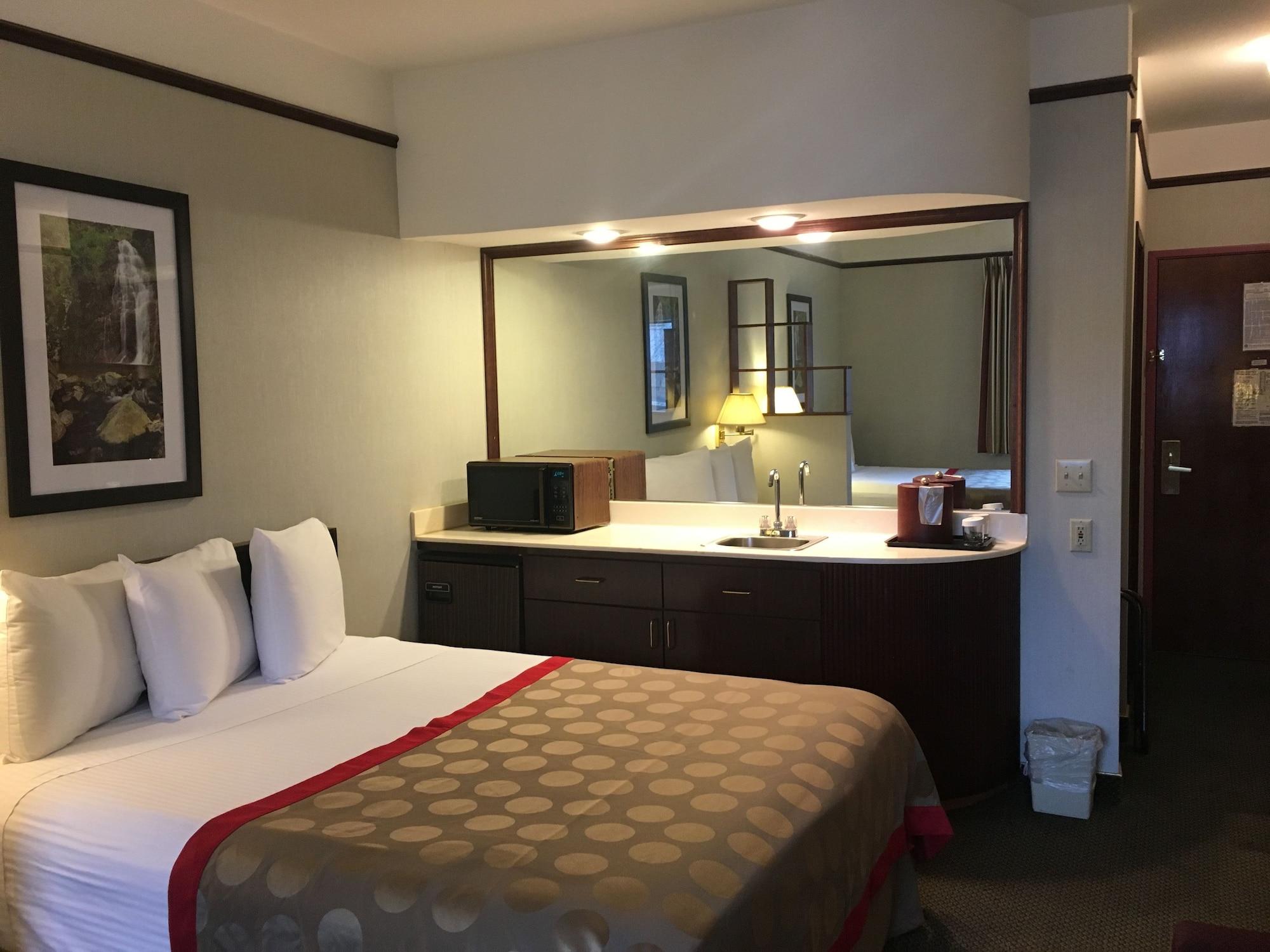 Hotel Ramada By Wyndham Portland Airport Exterior foto