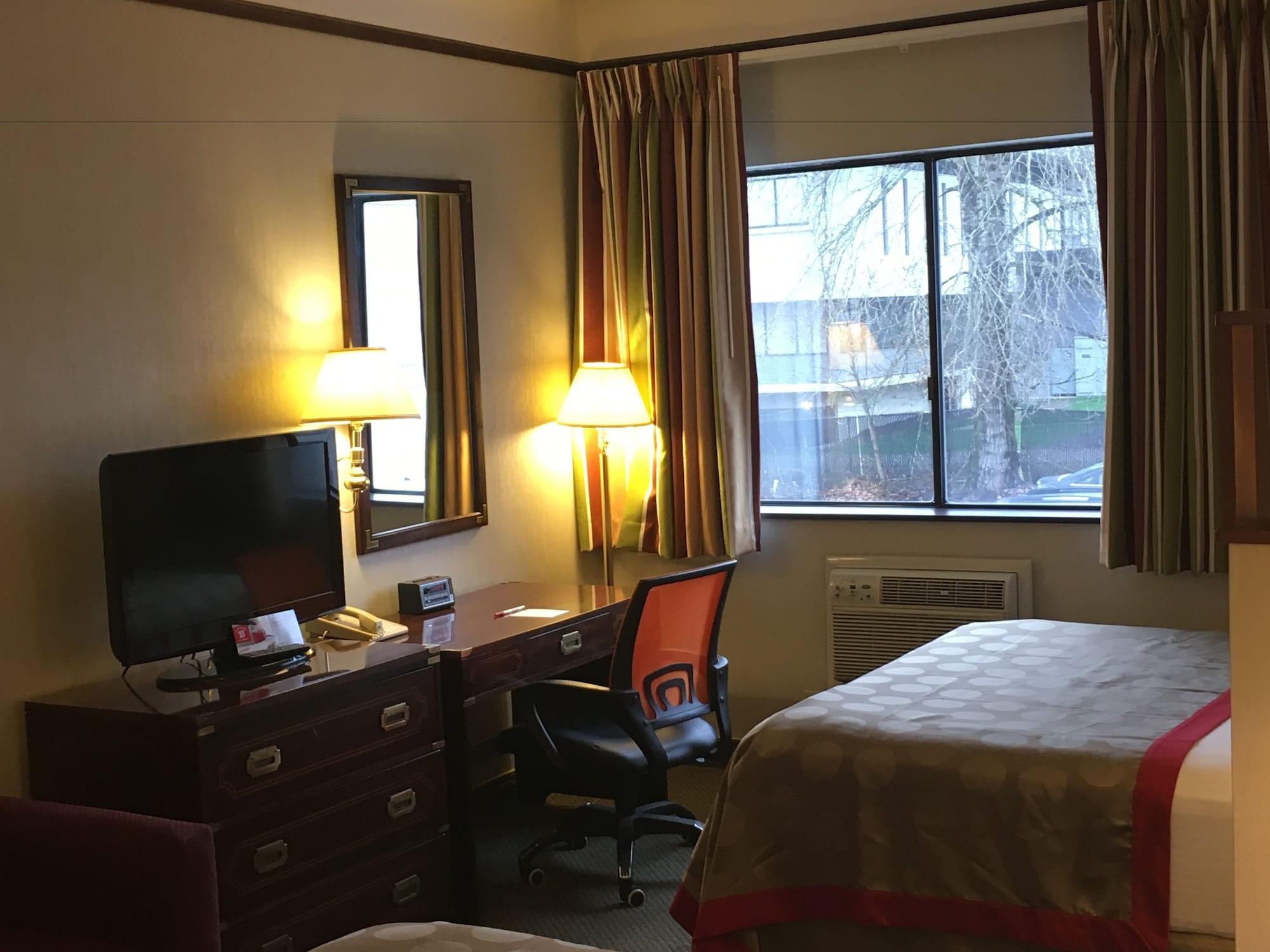 Hotel Ramada By Wyndham Portland Airport Exterior foto