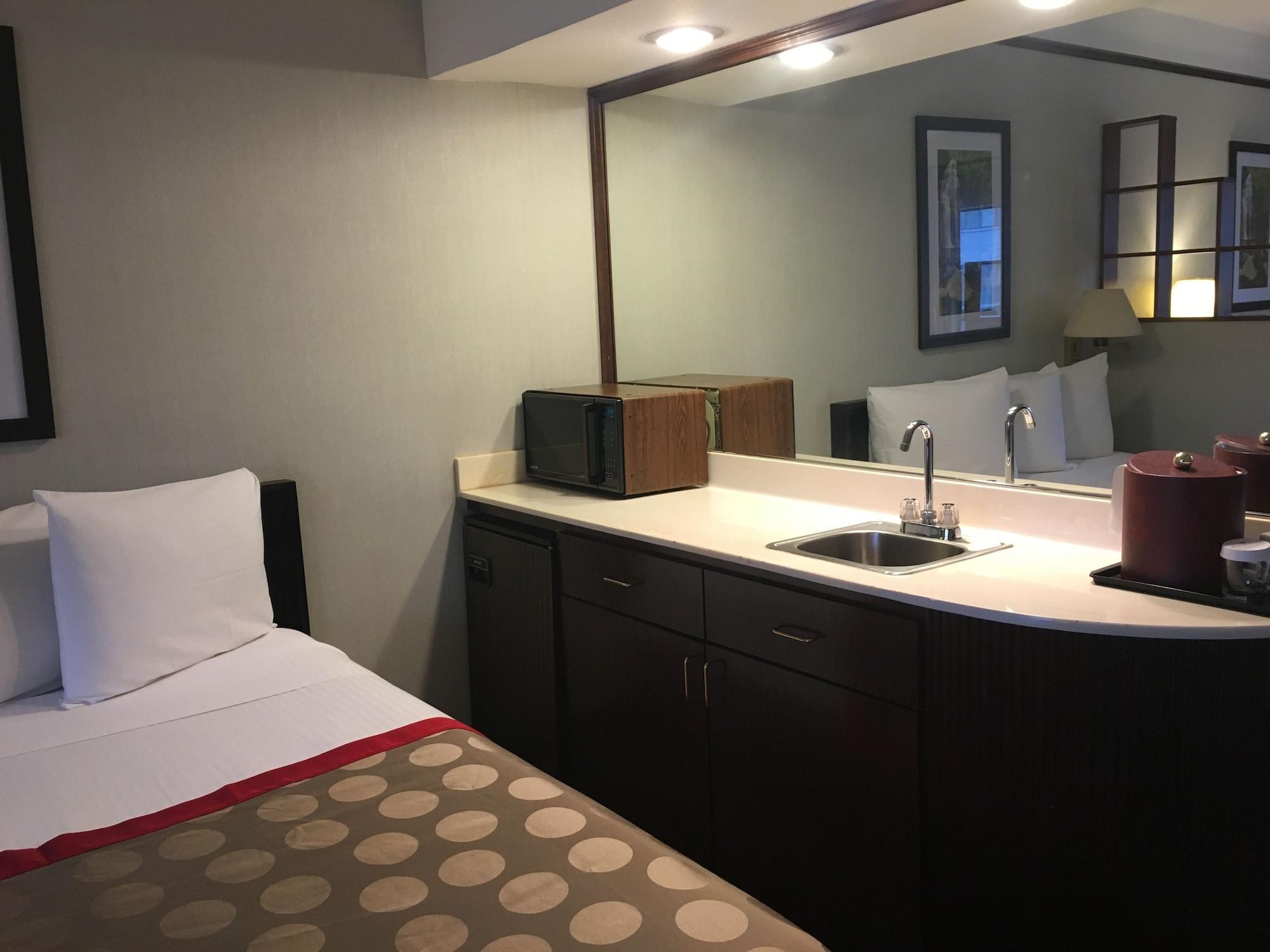 Hotel Ramada By Wyndham Portland Airport Exterior foto