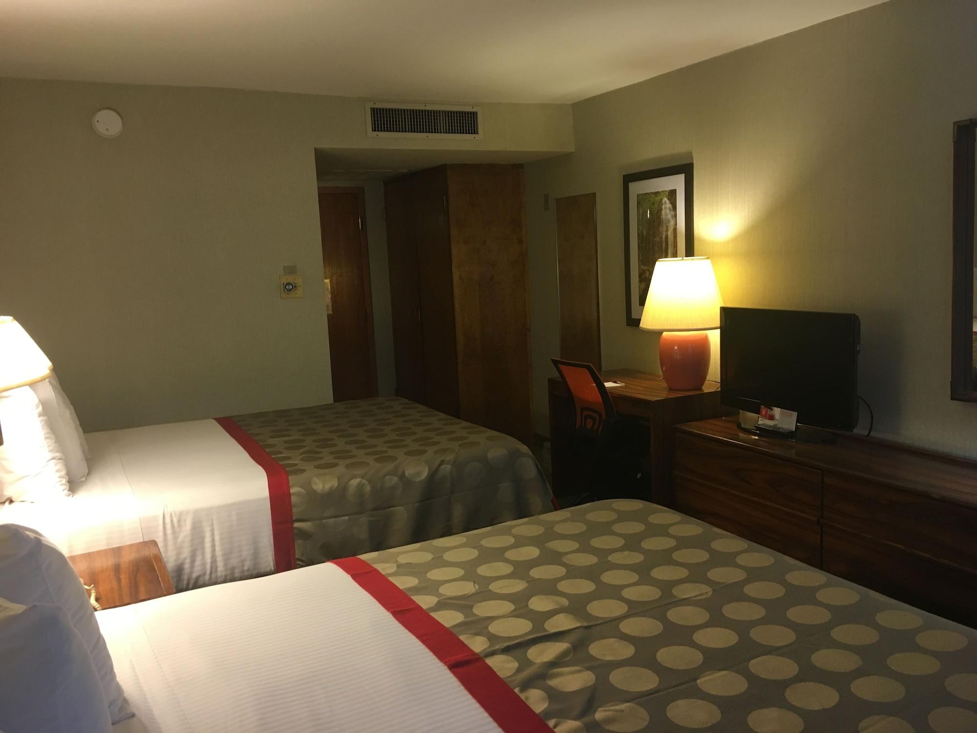 Hotel Ramada By Wyndham Portland Airport Exterior foto