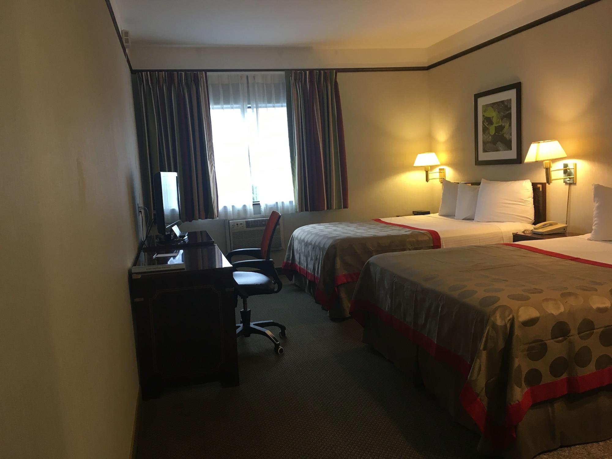 Hotel Ramada By Wyndham Portland Airport Exterior foto