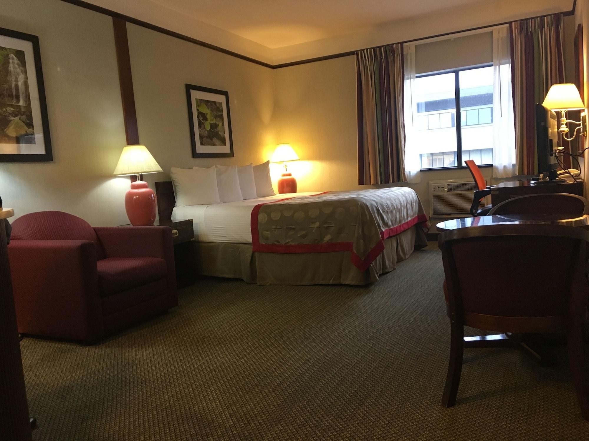 Hotel Ramada By Wyndham Portland Airport Exterior foto
