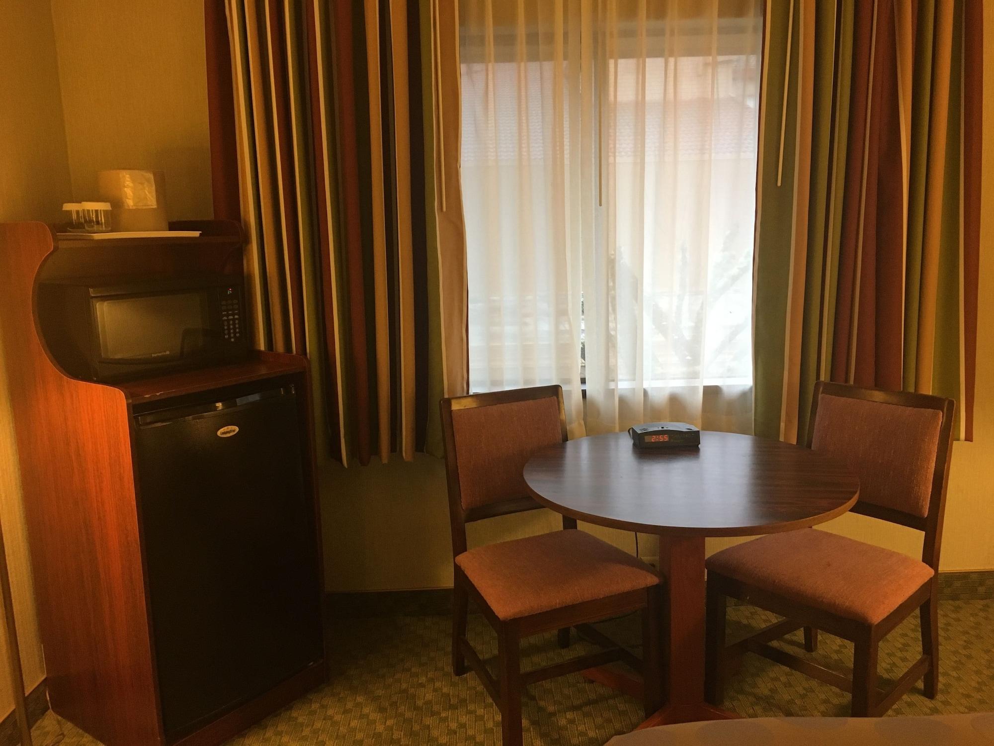 Hotel Ramada By Wyndham Portland Airport Exterior foto