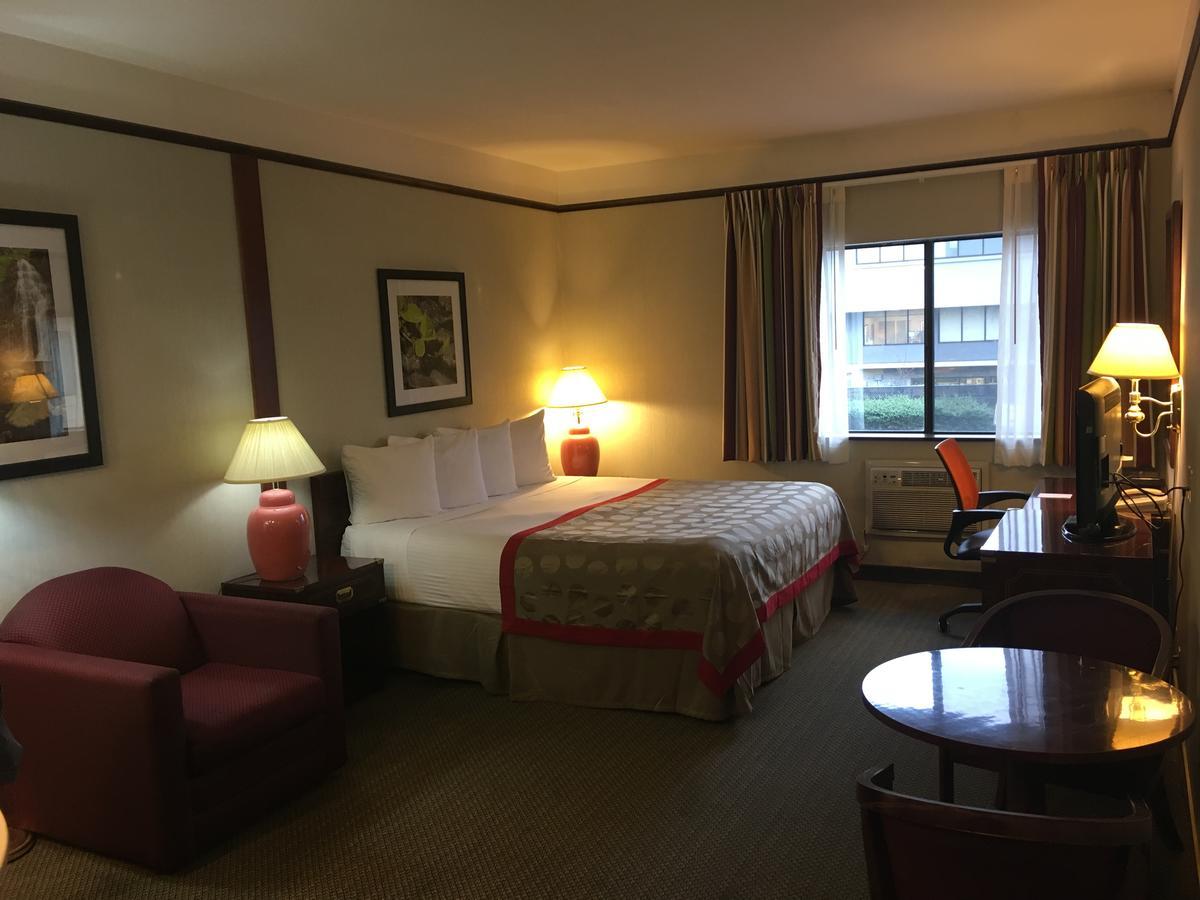 Hotel Ramada By Wyndham Portland Airport Exterior foto