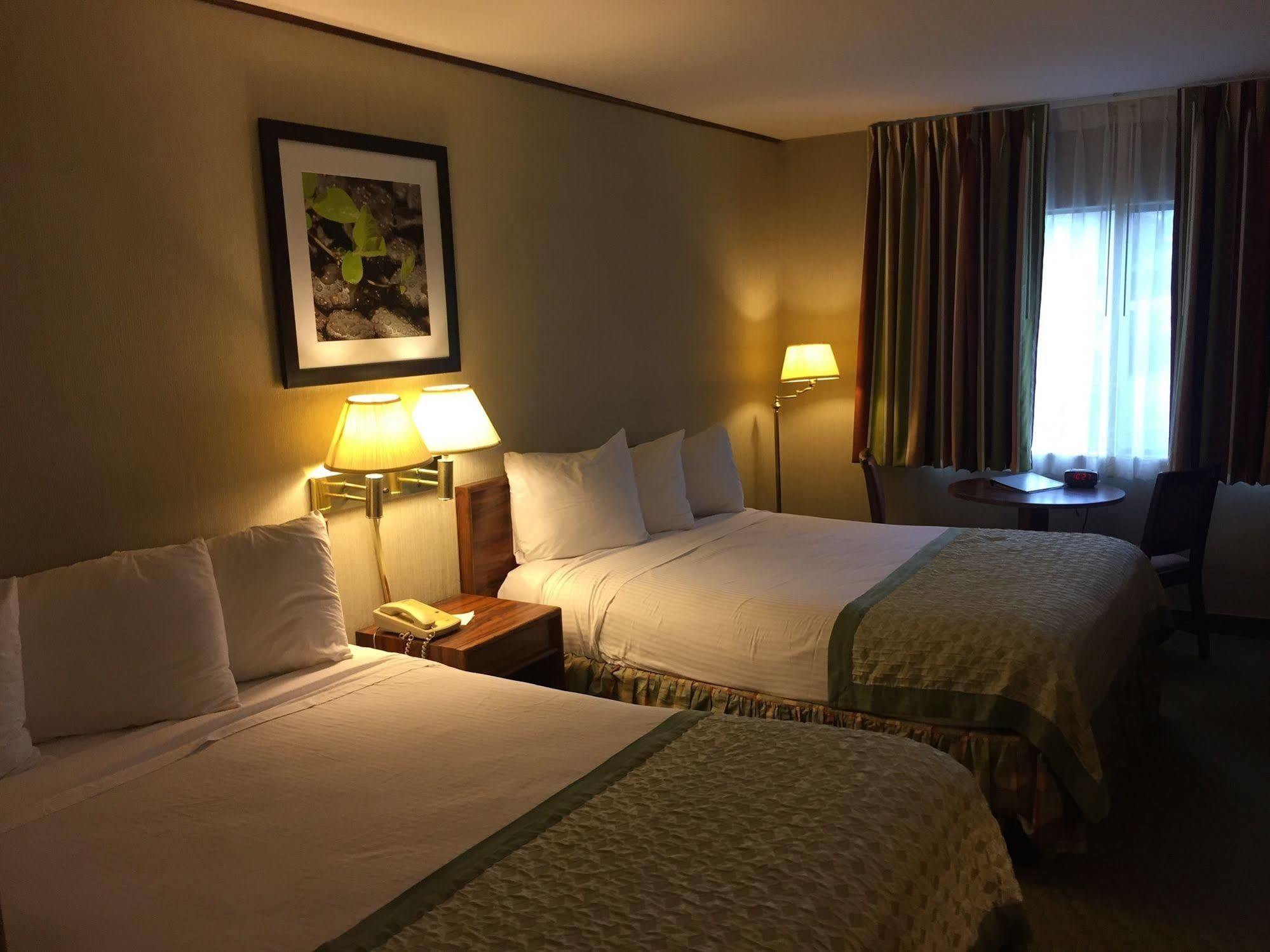 Hotel Ramada By Wyndham Portland Airport Exterior foto