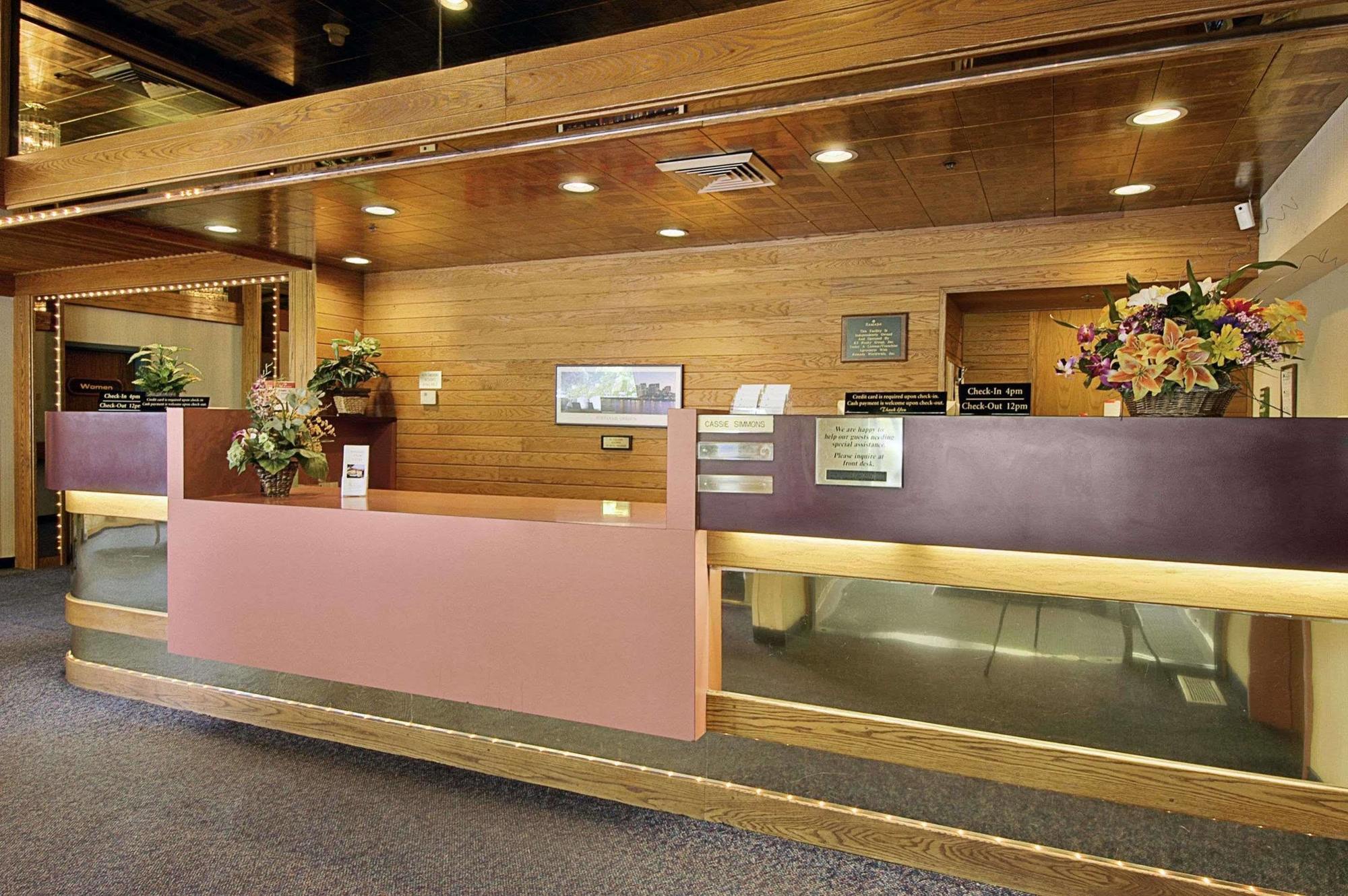 Hotel Ramada By Wyndham Portland Airport Exterior foto