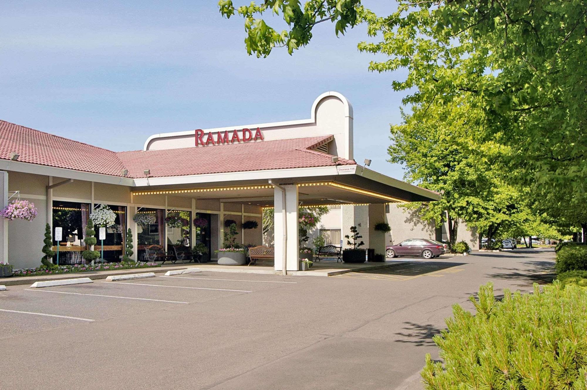Hotel Ramada By Wyndham Portland Airport Exterior foto